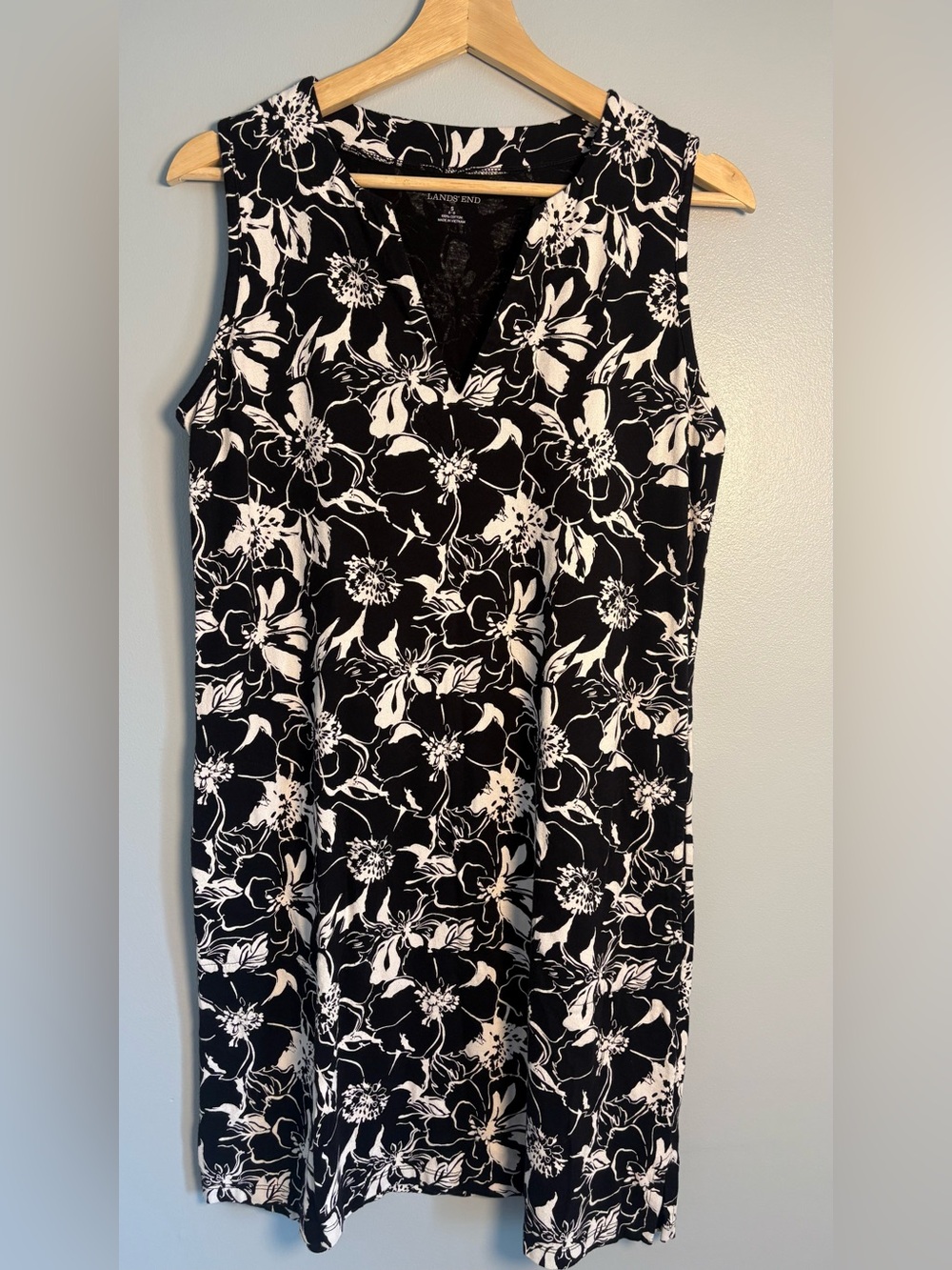 Lands’ End Black/White Floral Cotton Sleeveless Shift Dress with pockets-Small